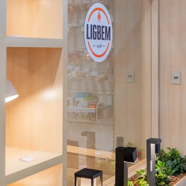 Logo LigBem em ambiente interno da loja